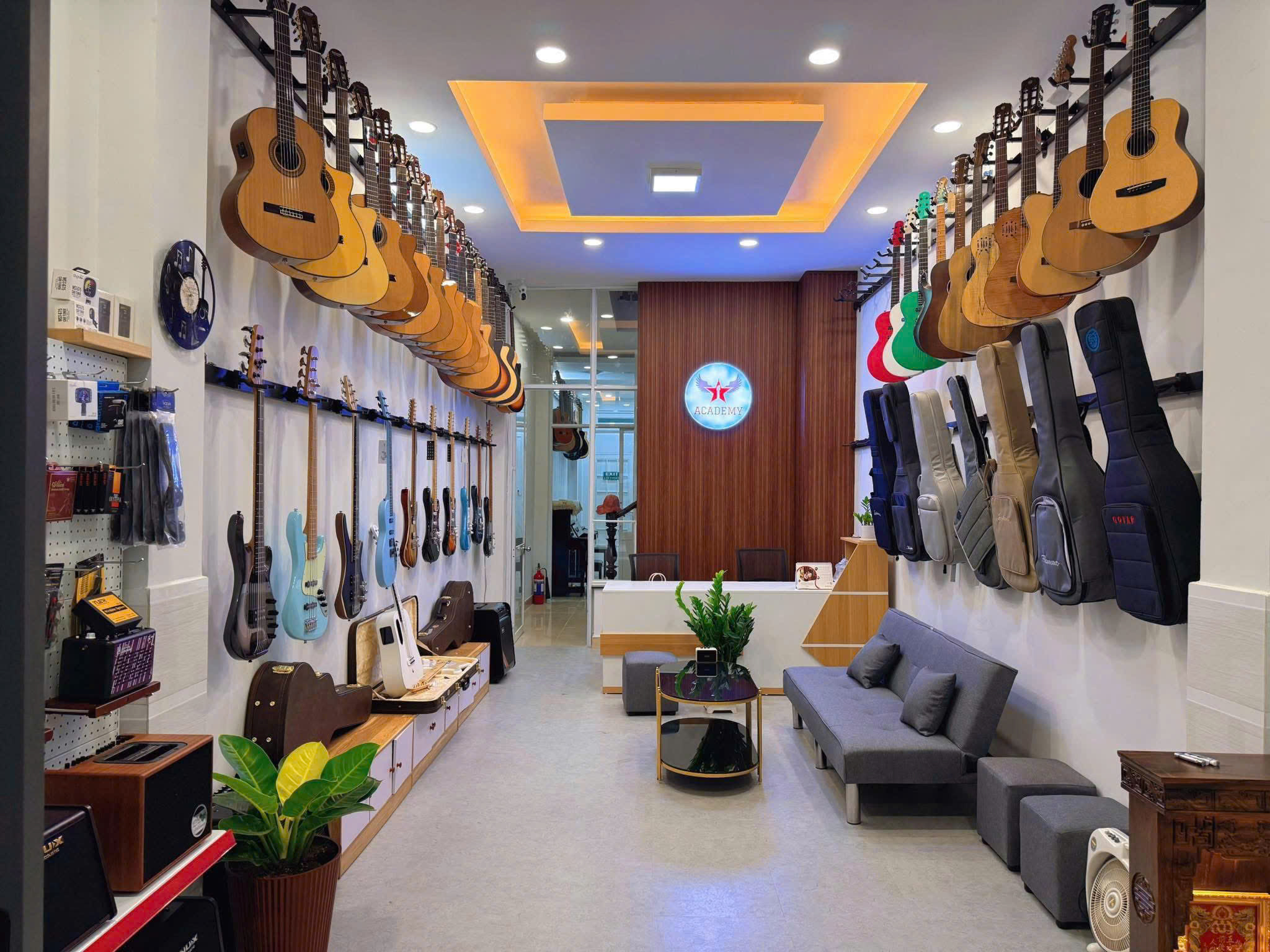 phong-hoc-guitar-dien-quan-7