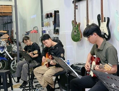 HỌC GUITAR ĐIỆN QUẬN TÂN BÌNH TPHCM 